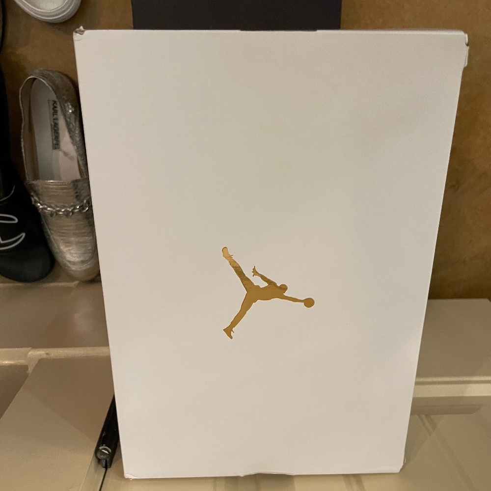 Air Jordan Box